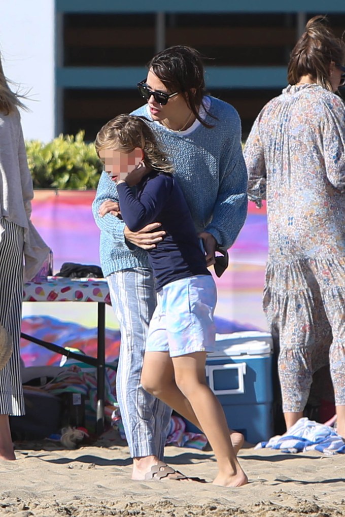 Jennifer Garner & Samuel Affleck On The Beach