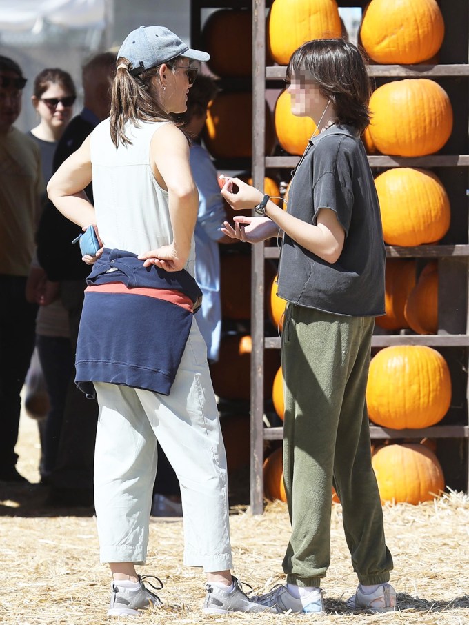 Jennifer Garner Talks To Seraphina