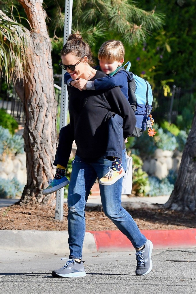 Jennifer Garner Giving Samuel A Piggyback Ride